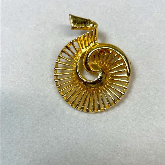 Gerry’s Radiant Gold Spiral Brooch - Picture 1 of 5